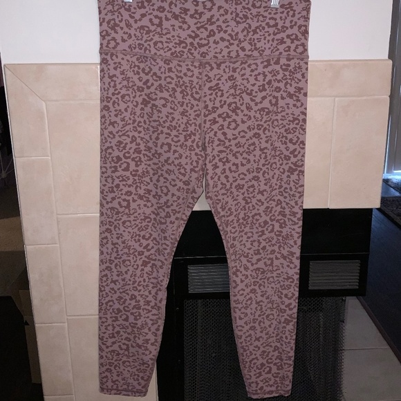 Athleta Leopard Elation Ultra High Rise Tights in Flora Mauve. Size XL - Picture 2 of 4